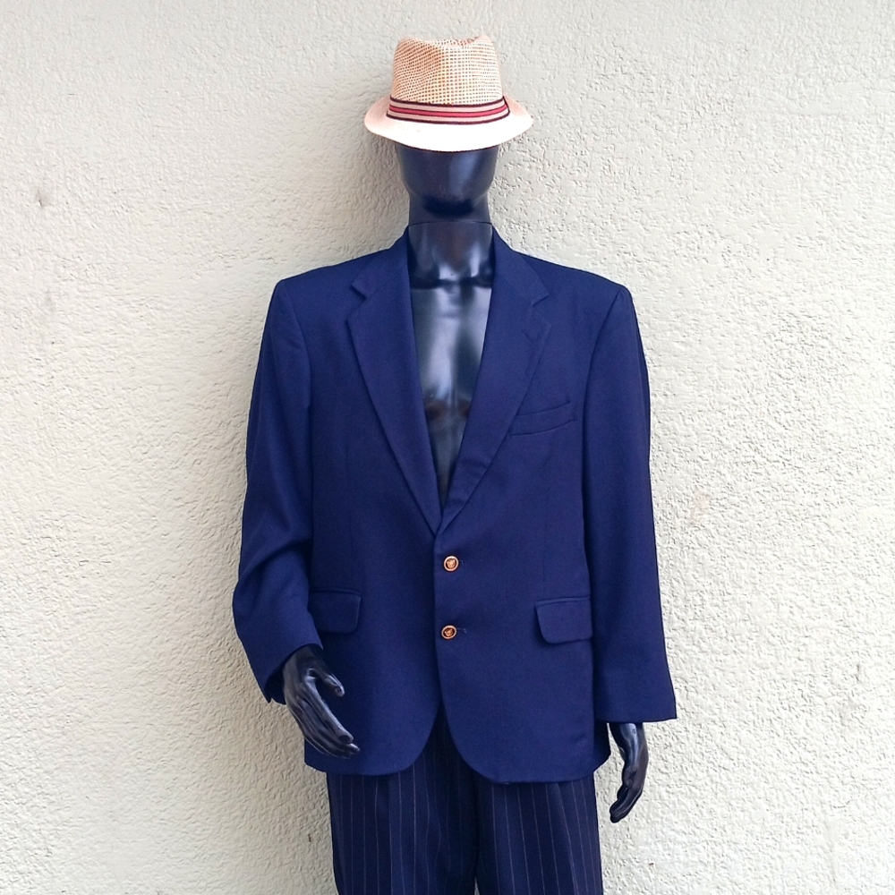Munsingwear Men's Vintage Navy Blazer with Gold Button Accents